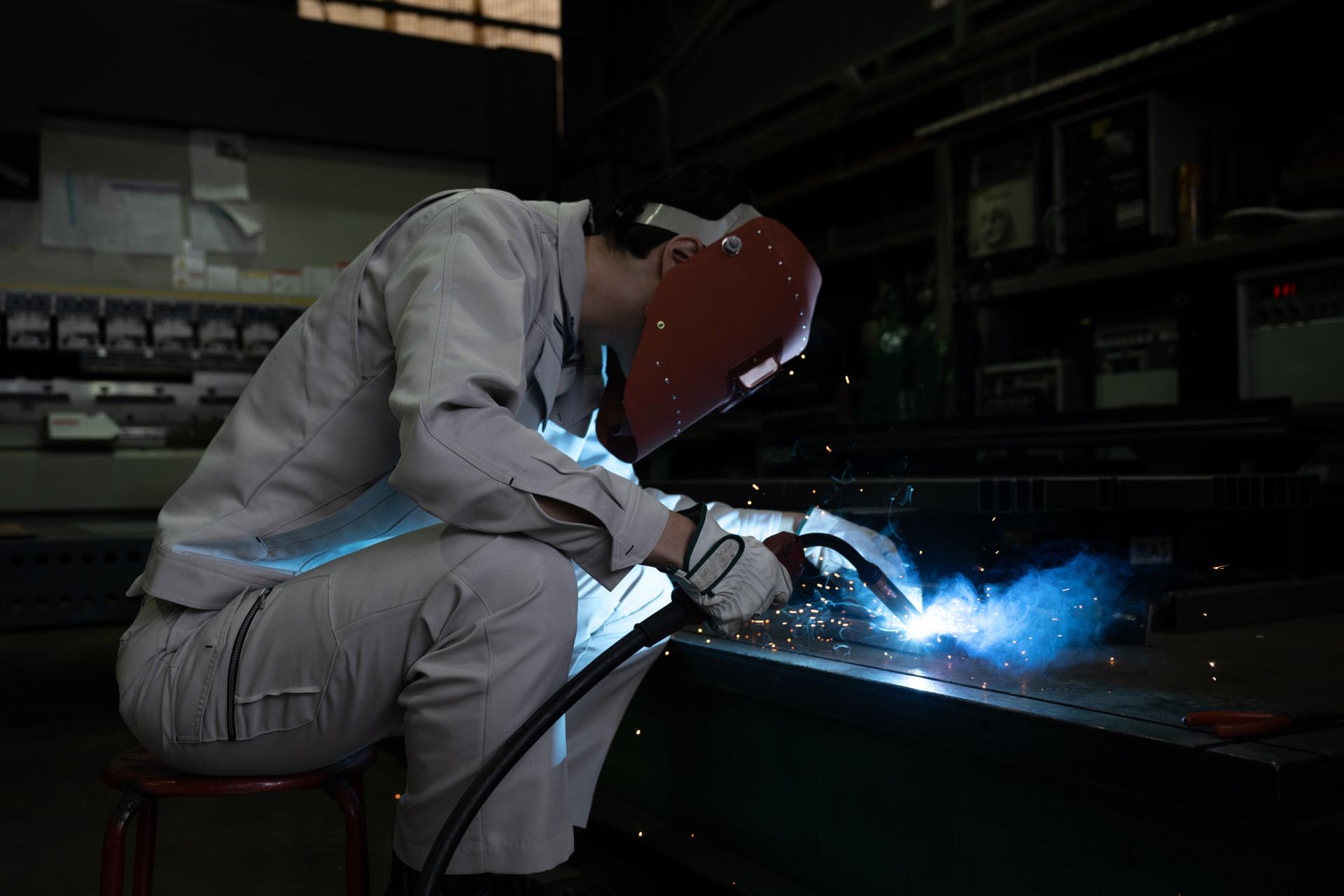 保温板金工事でプラントの未来を支える